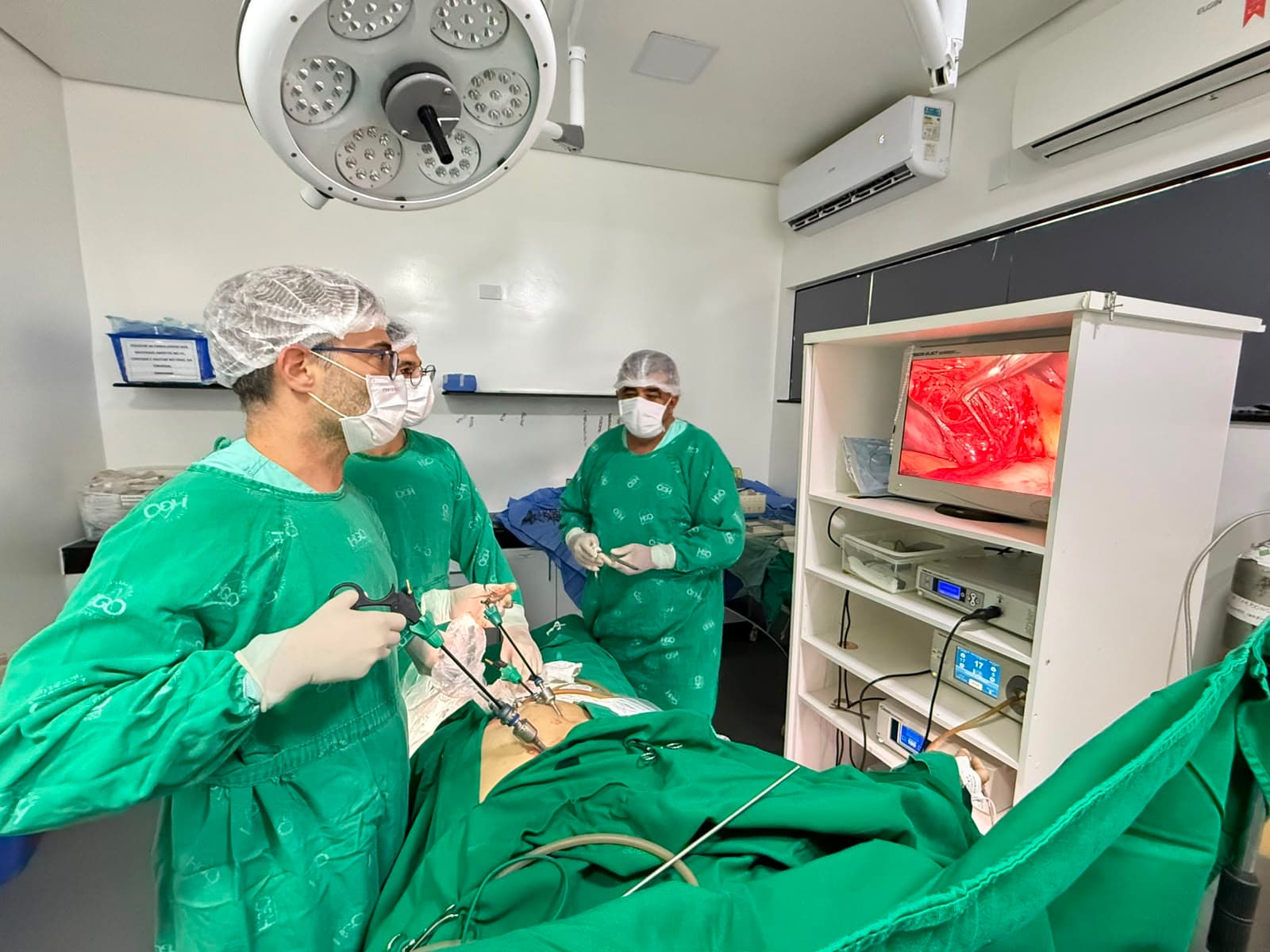 Dr. Castagnaro Andrea em cirurgia videolaparoscópica